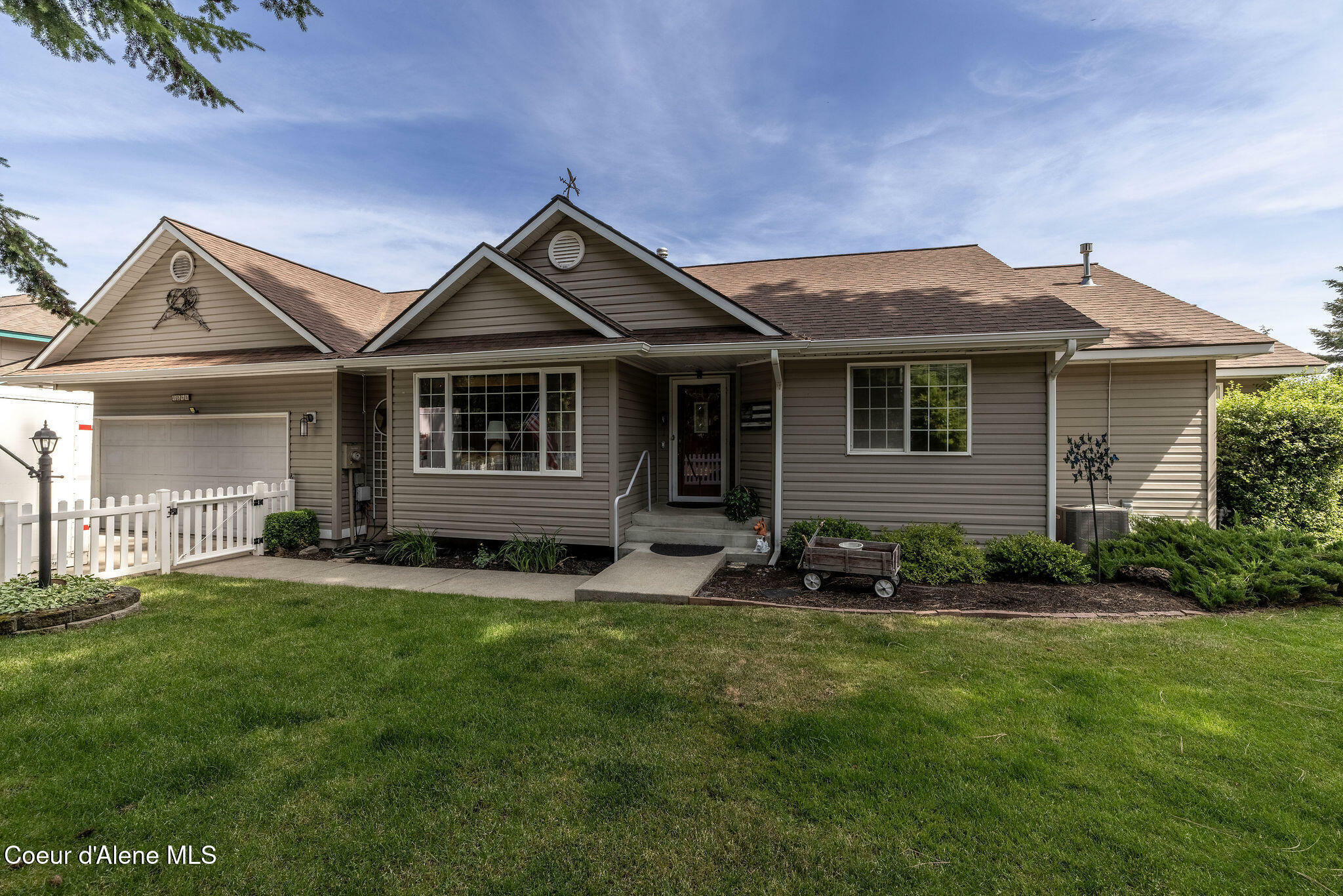 Property Photo:  8846 N Clarkview Place  ID 83835 
