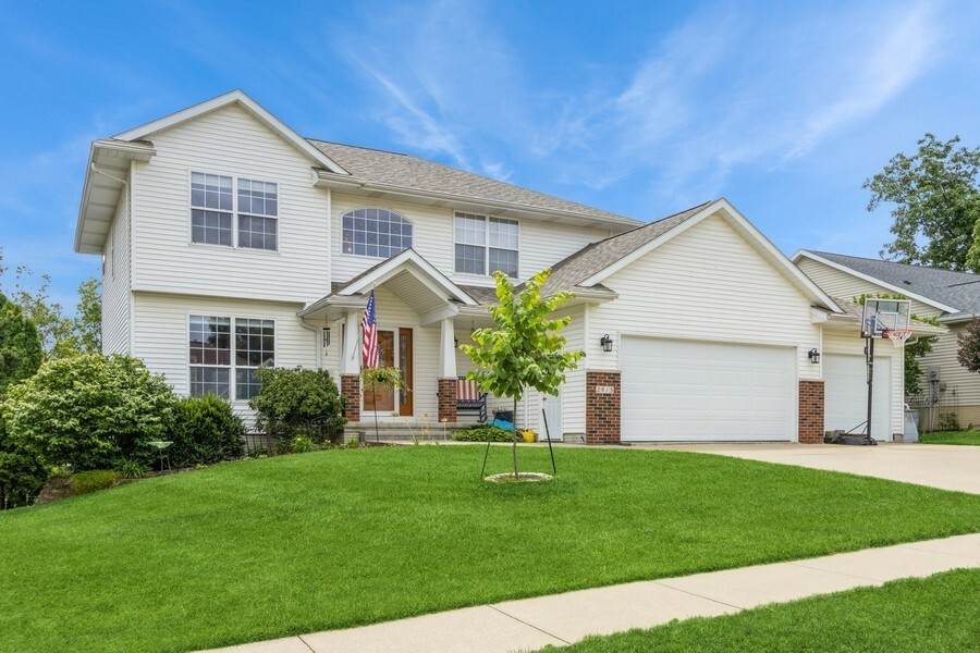 2815 Oak Crest Court NW  Cedar Rapids IA 52405 photo