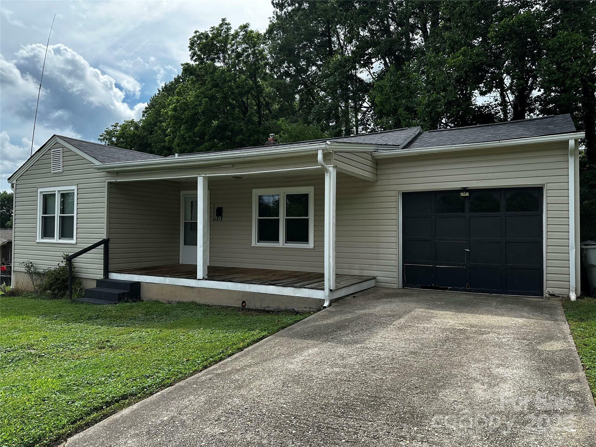 Property Photo:  1116 Lenoir Avenue SW  NC 28645 