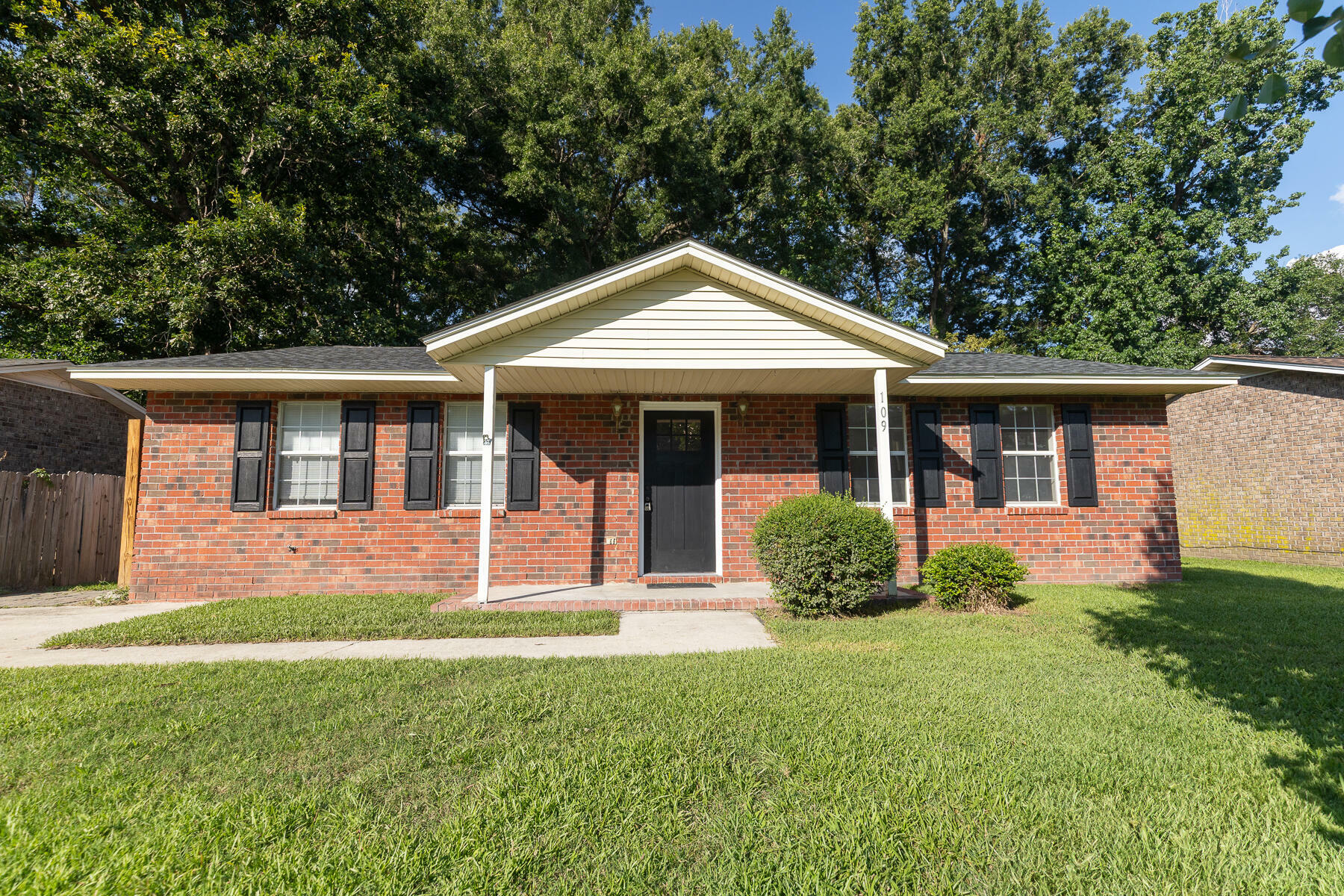 Property Photo:  109 Ashdown Drive  SC 29483 