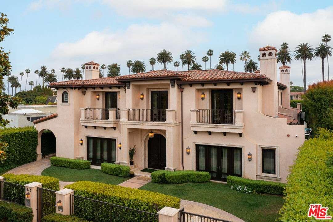 Property Photo: 617 N Camden Dr CA 90210