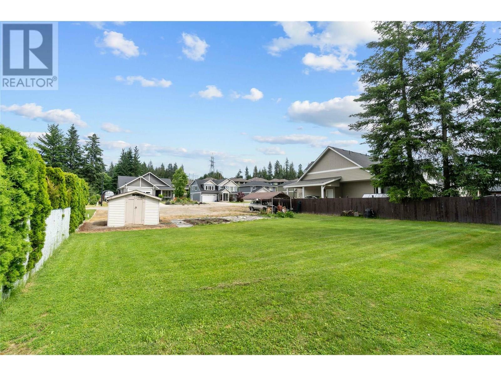 Photo de la propriété:  23 Street Southeast  BC V1E 2J4 
