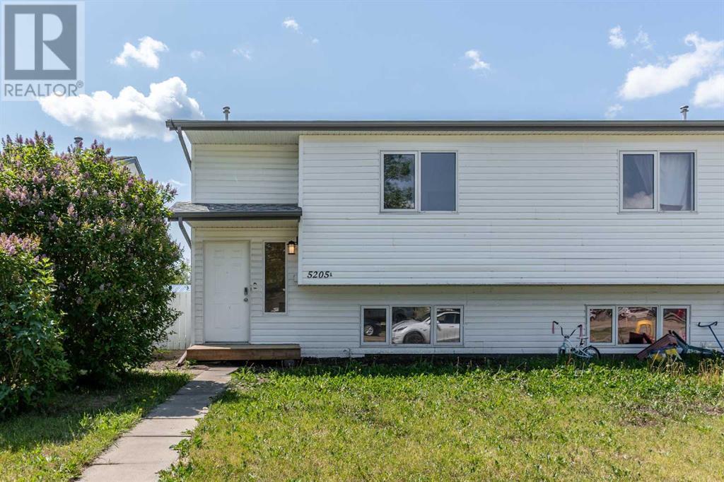 Property Photo:  5205 52 Ave  AB T4V 3G3 