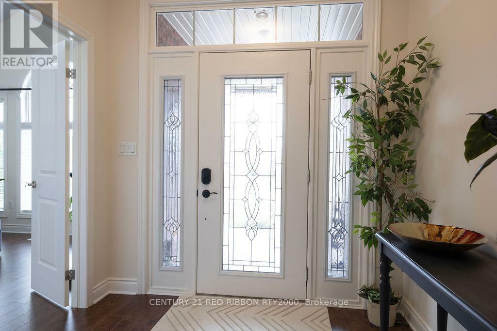Photo de la propriété: 396 Macdonald Street ON N7G 2M2