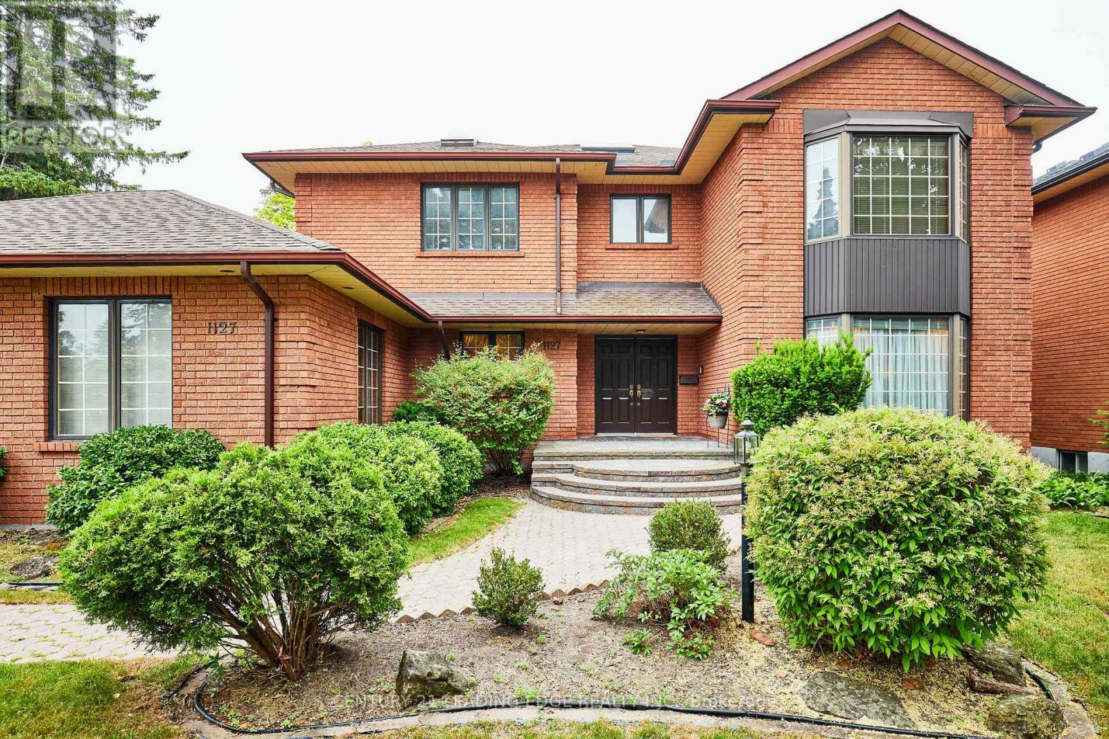 Property Photo: 1127 Oshawa Boulevard North ON L1G 5W2