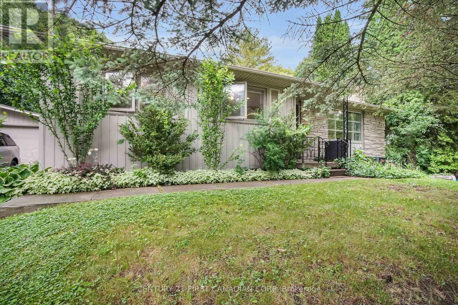 Property Photo: 15 Ranson Drive ON N6G 1V7