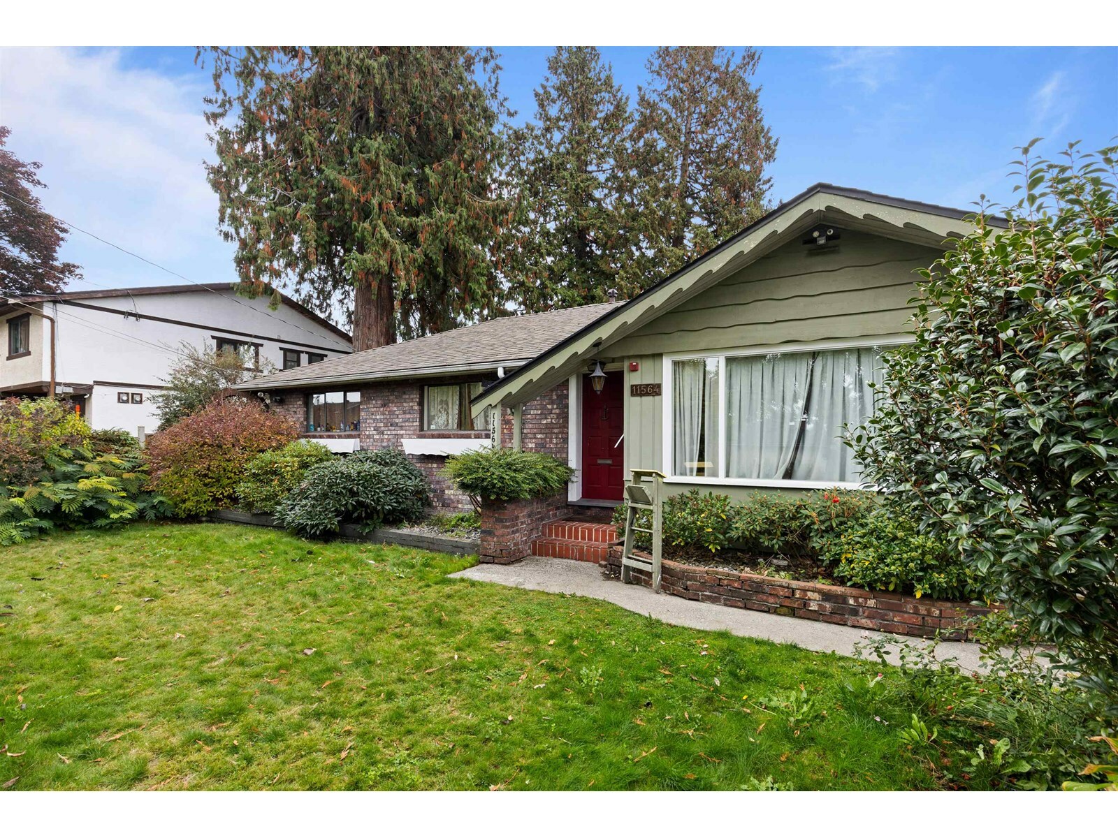 Property Photo: 11564 97 BC V3V 2B6