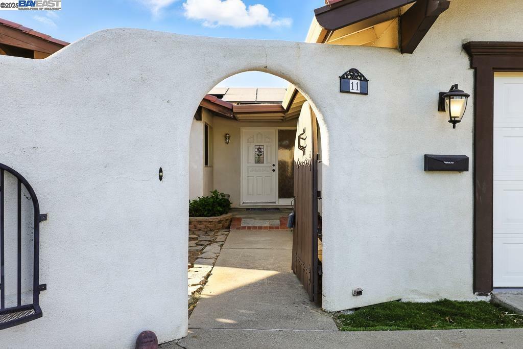 Property Photo:  11 Alhambra Ct  CA 94509 