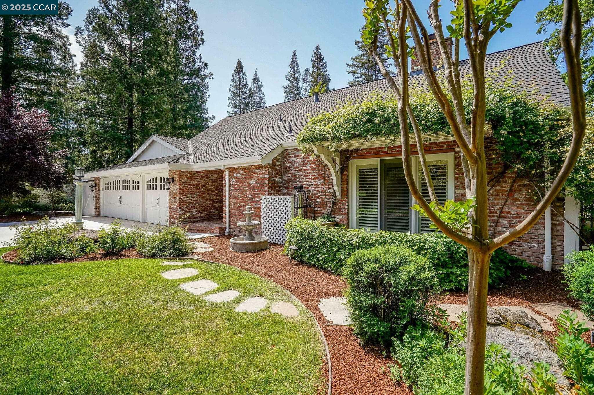 Property Photo: 24 Ray Ct CA 94507