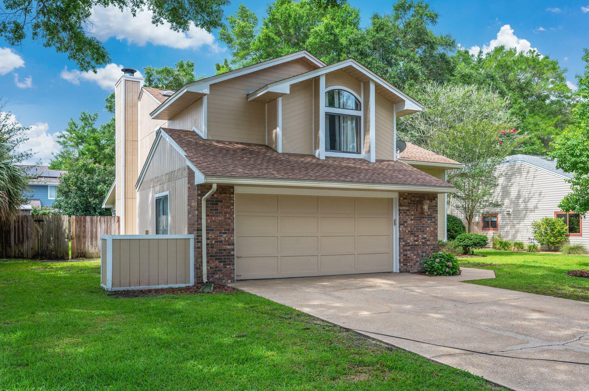 Property Photo: 108 Rockywood Way FL 32578