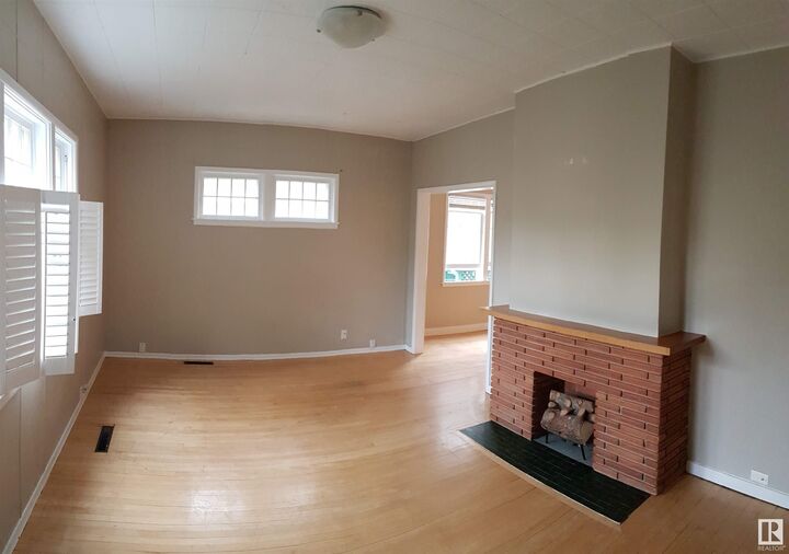 Property Photo:  12605 107 Avenue NW  AB T5M 1Z5 