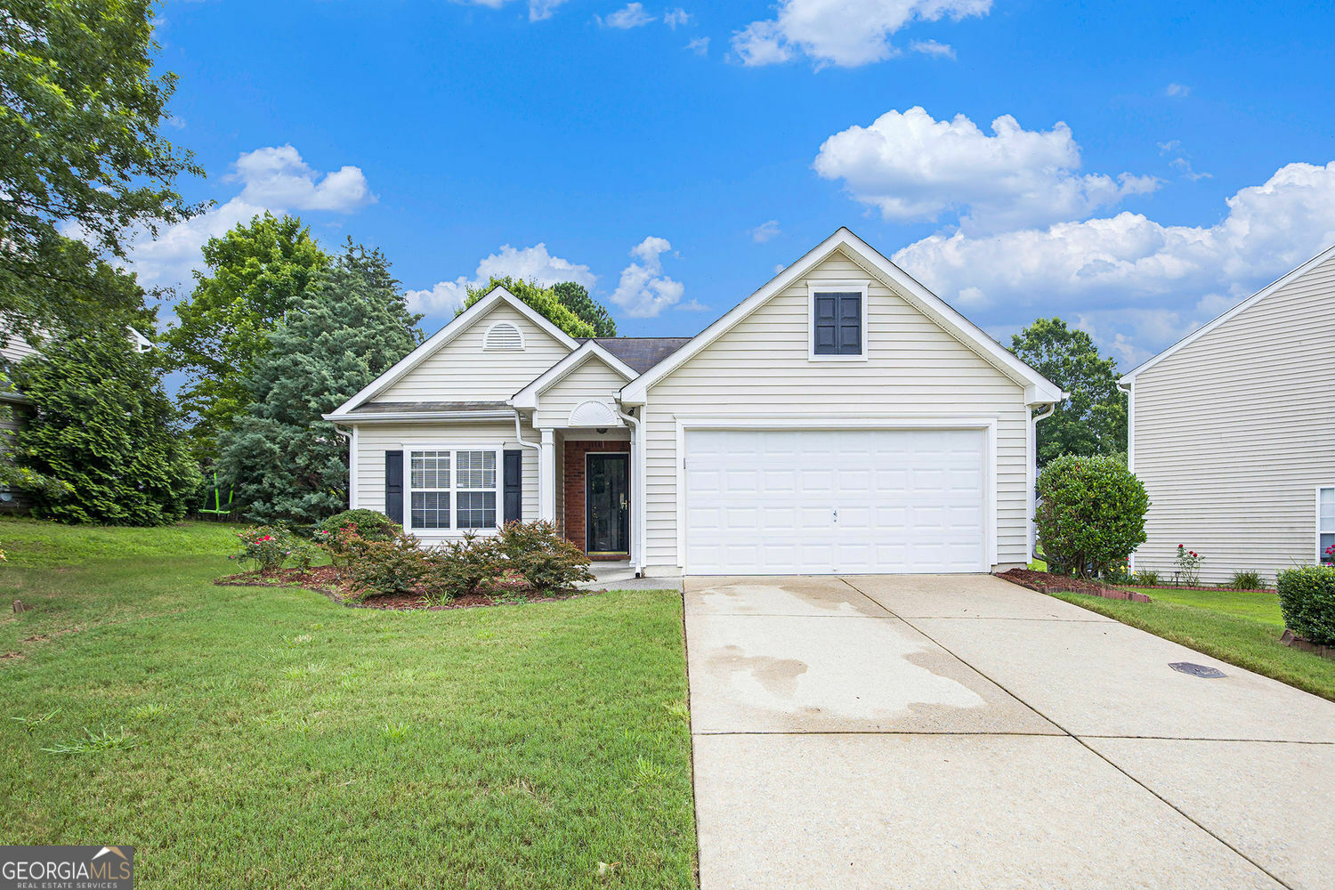Property Photo: 7057 Silver Bend Ovrlk GA 30168