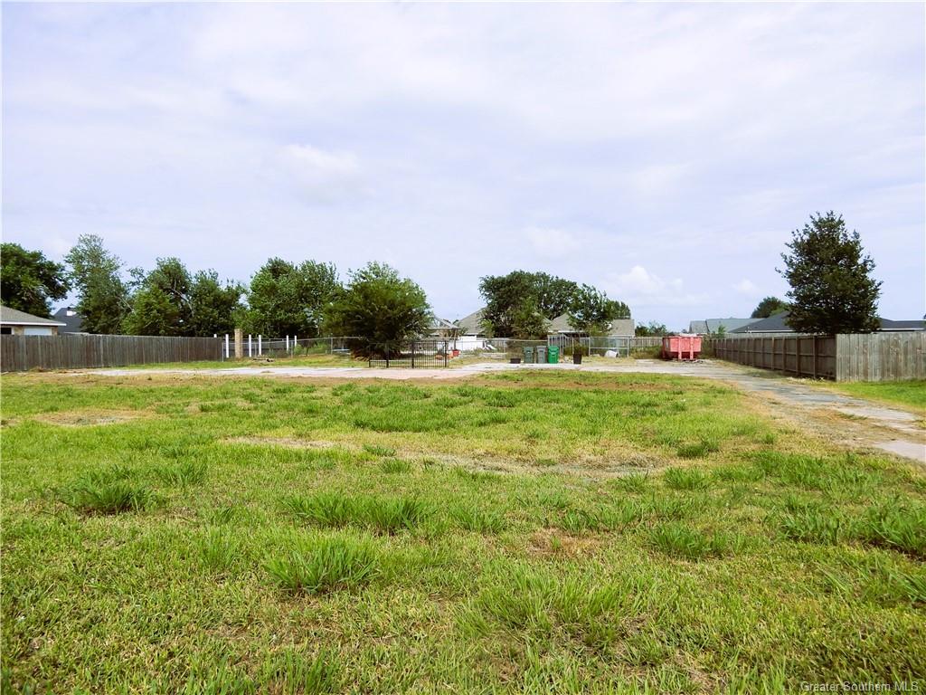 Property Photo: 7013 Windmill Lane LA 70605
