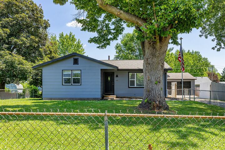 Property Photo:  3113 E 36th Court  IA 50317 
