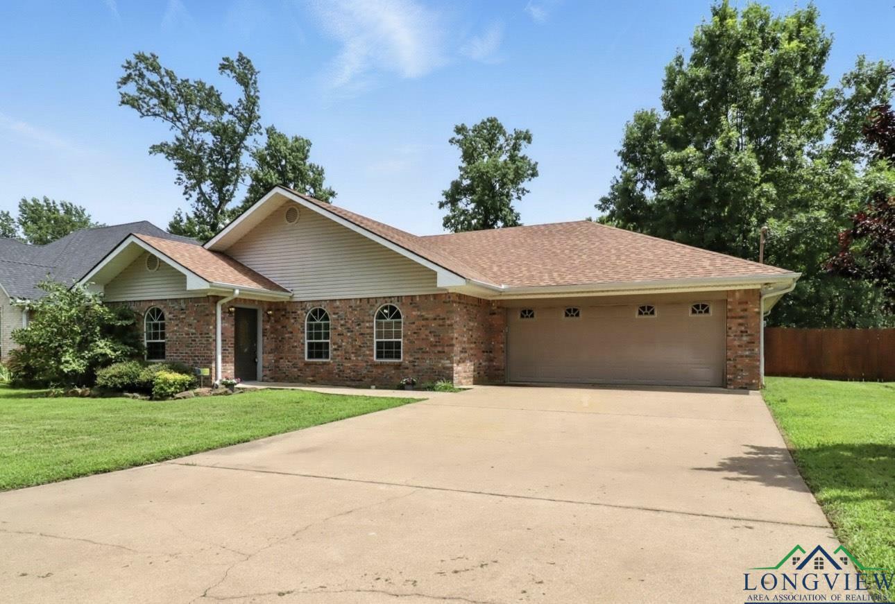 Property Photo: 126 E Hoyt Dr TX 75601