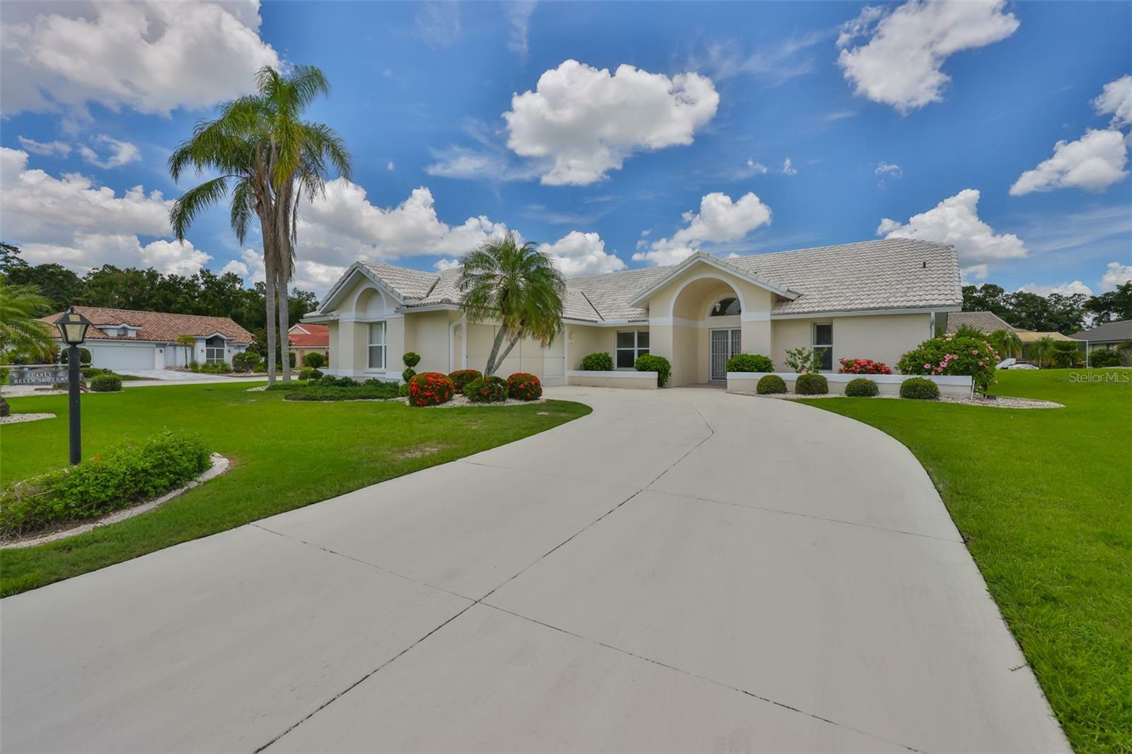 Property Photo:  602 Deep Lake Lane  FL 33573 