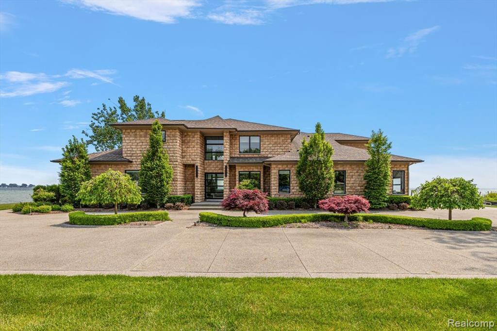 Property Photo:  8349 Dixie Highway  MI 48023 2550 