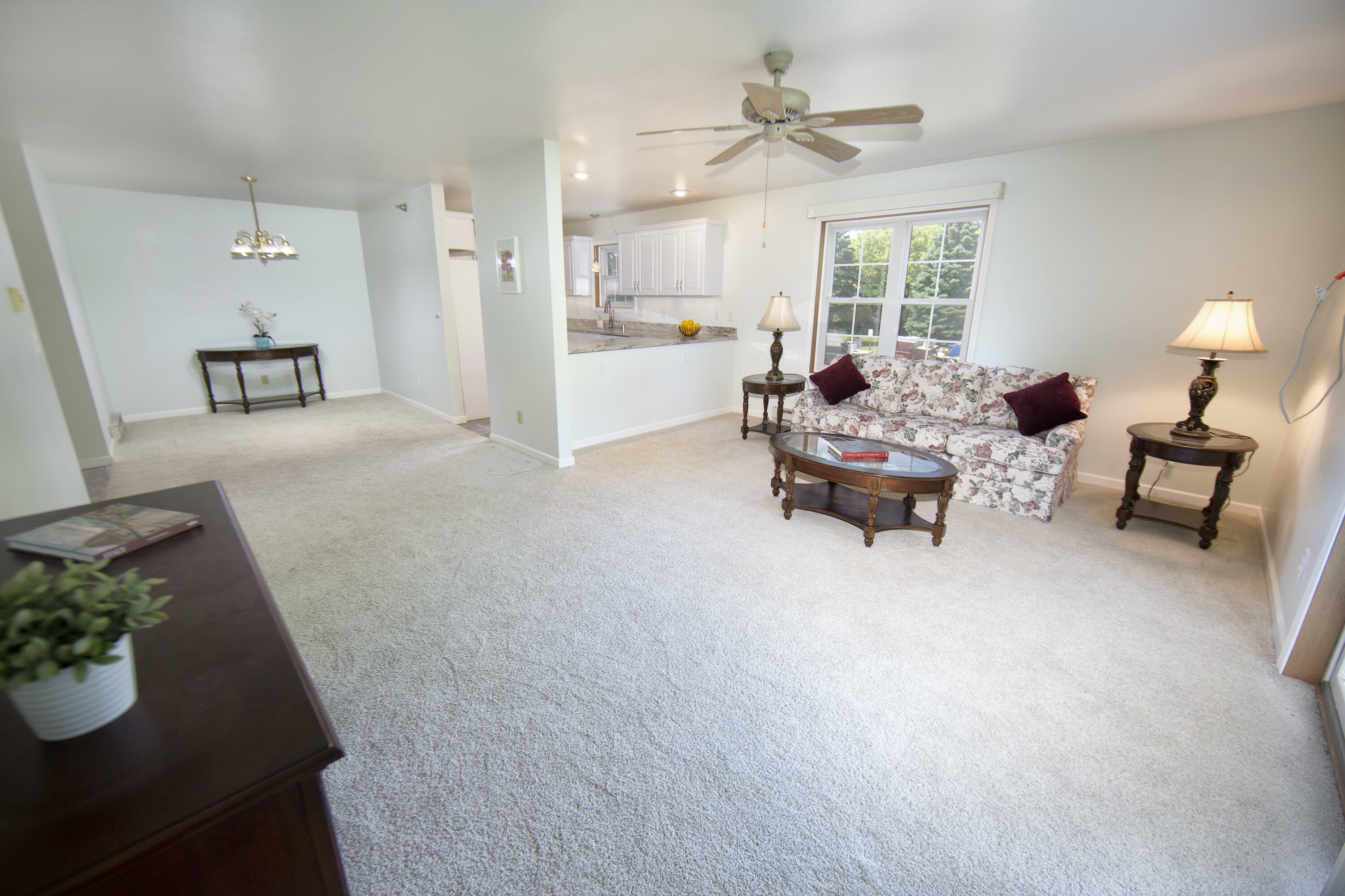 Property Photo: 715 Canterberry Ct 102 WI 53090