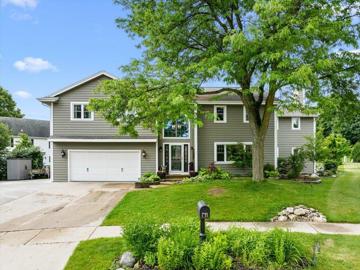 Property Photo: 1021 Aspen Pl WI 53095
