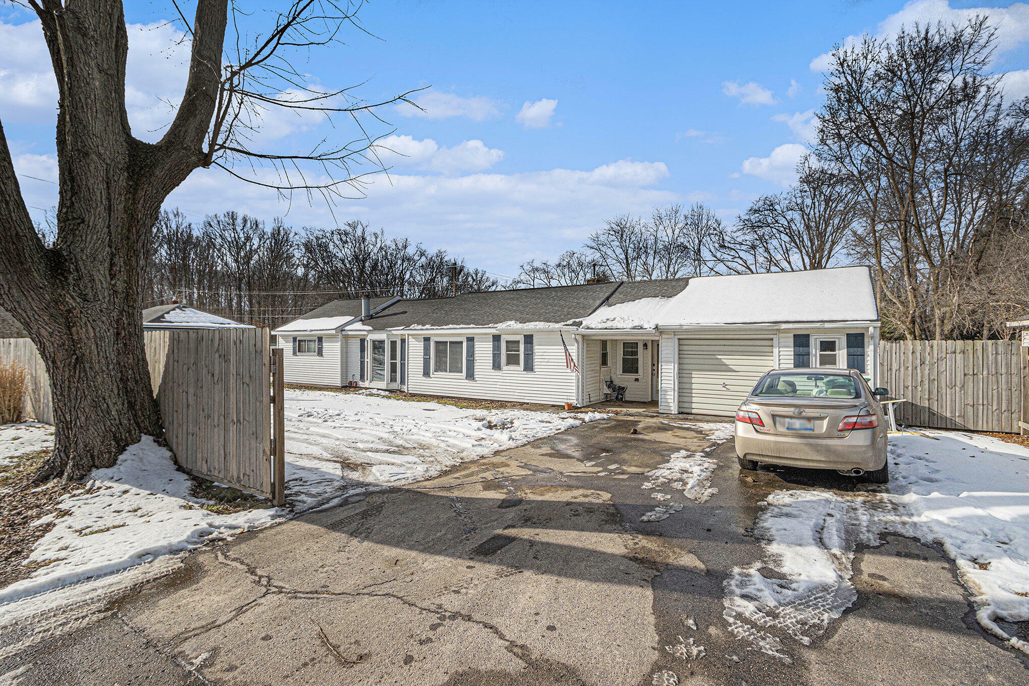 Property Photo: 9922 S Sprinkle Road MI 49002