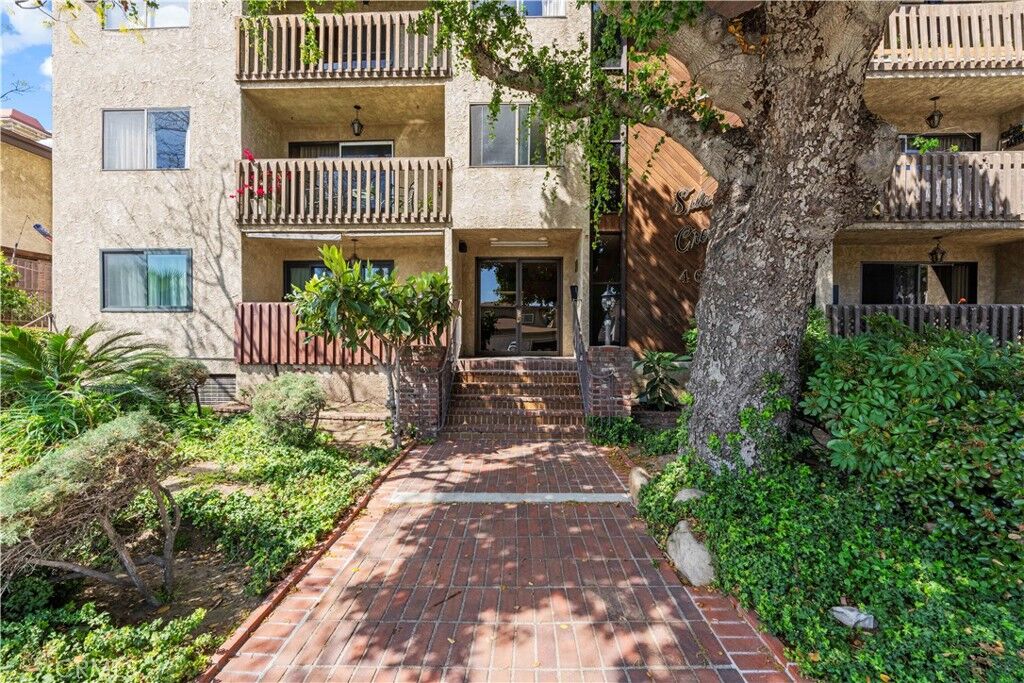 Property Photo:  465 Ivy Street 301  CA 91204 
