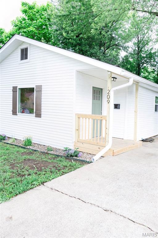 Property Photo: 209 E Dover Street MO 63456