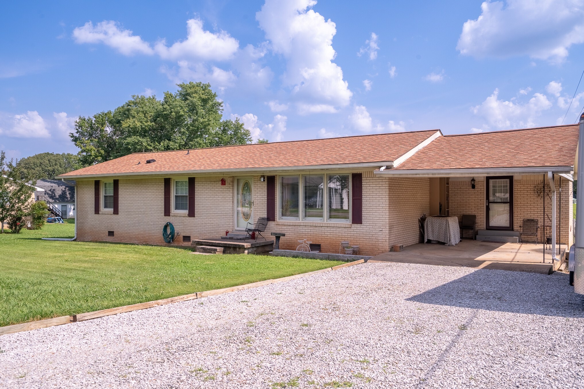 Property Photo: 502 Budd St TN 38481