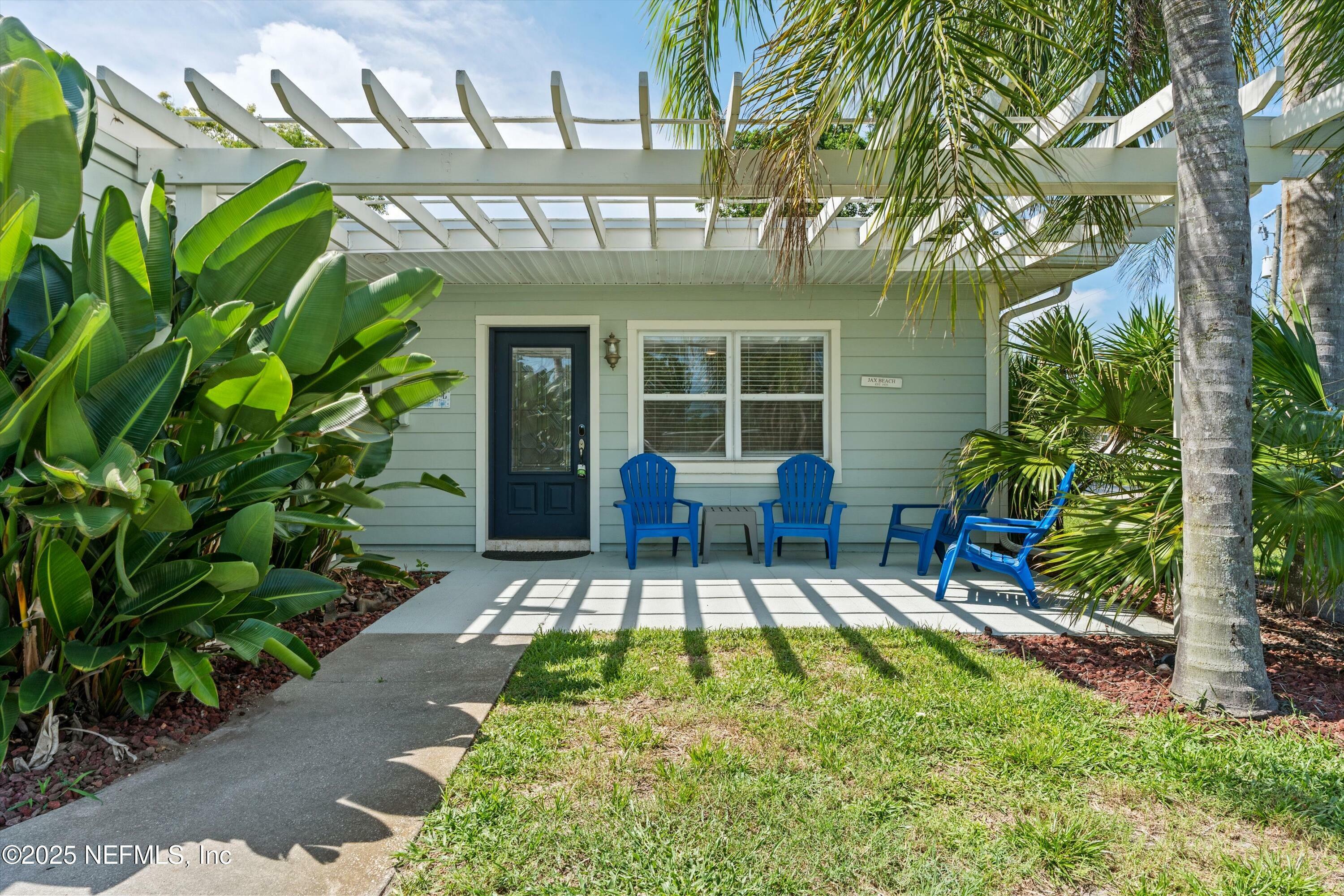 Property Photo: 903 6th Avenue N FL 32250