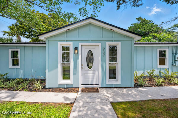 Property Photo: 937 4th Avenue S FL 32250