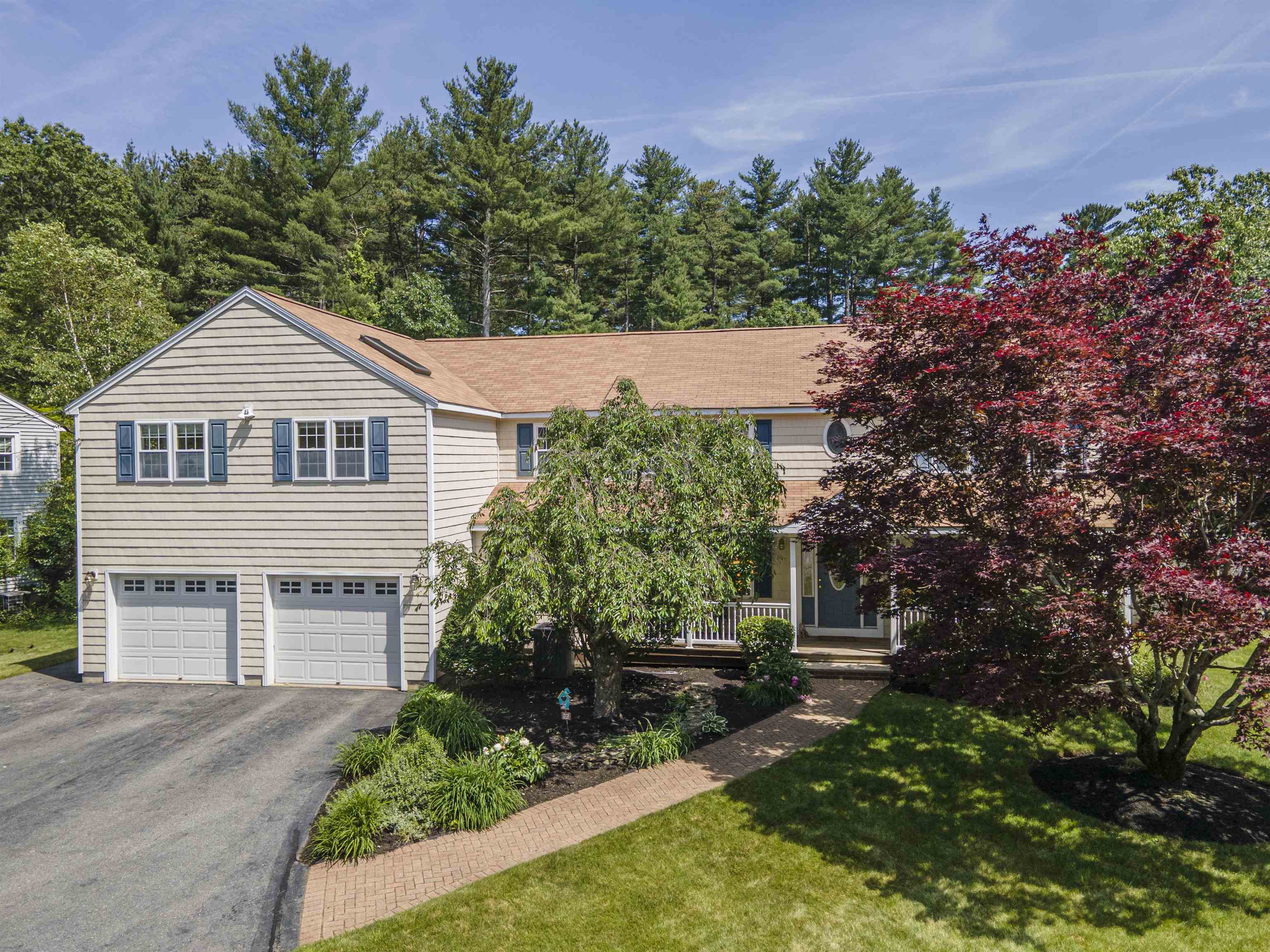 Property Photo: 11 Watersedge Drive NH 03063
