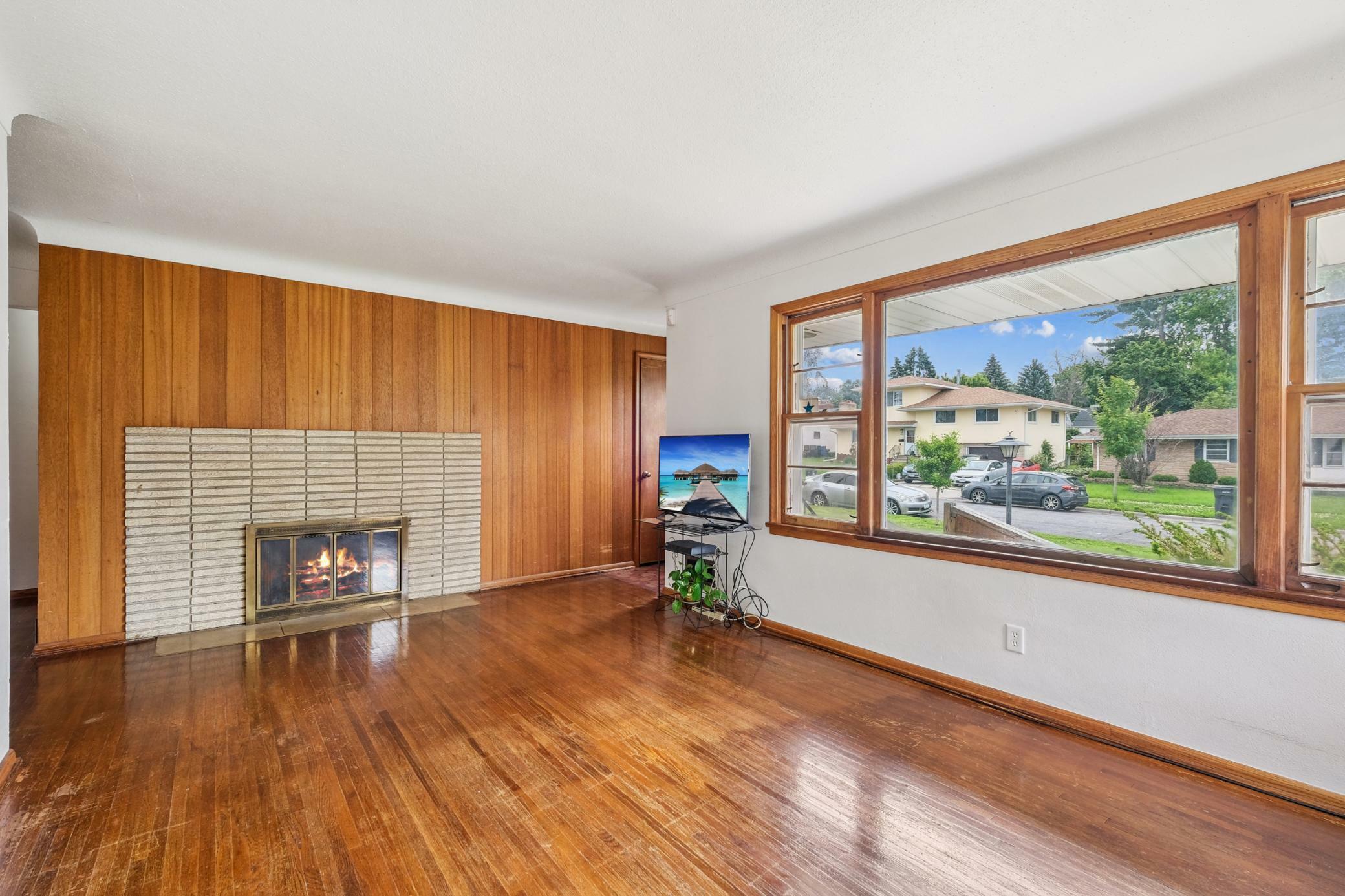 Property Photo: 1683 Cottage Avenue E MN 55106