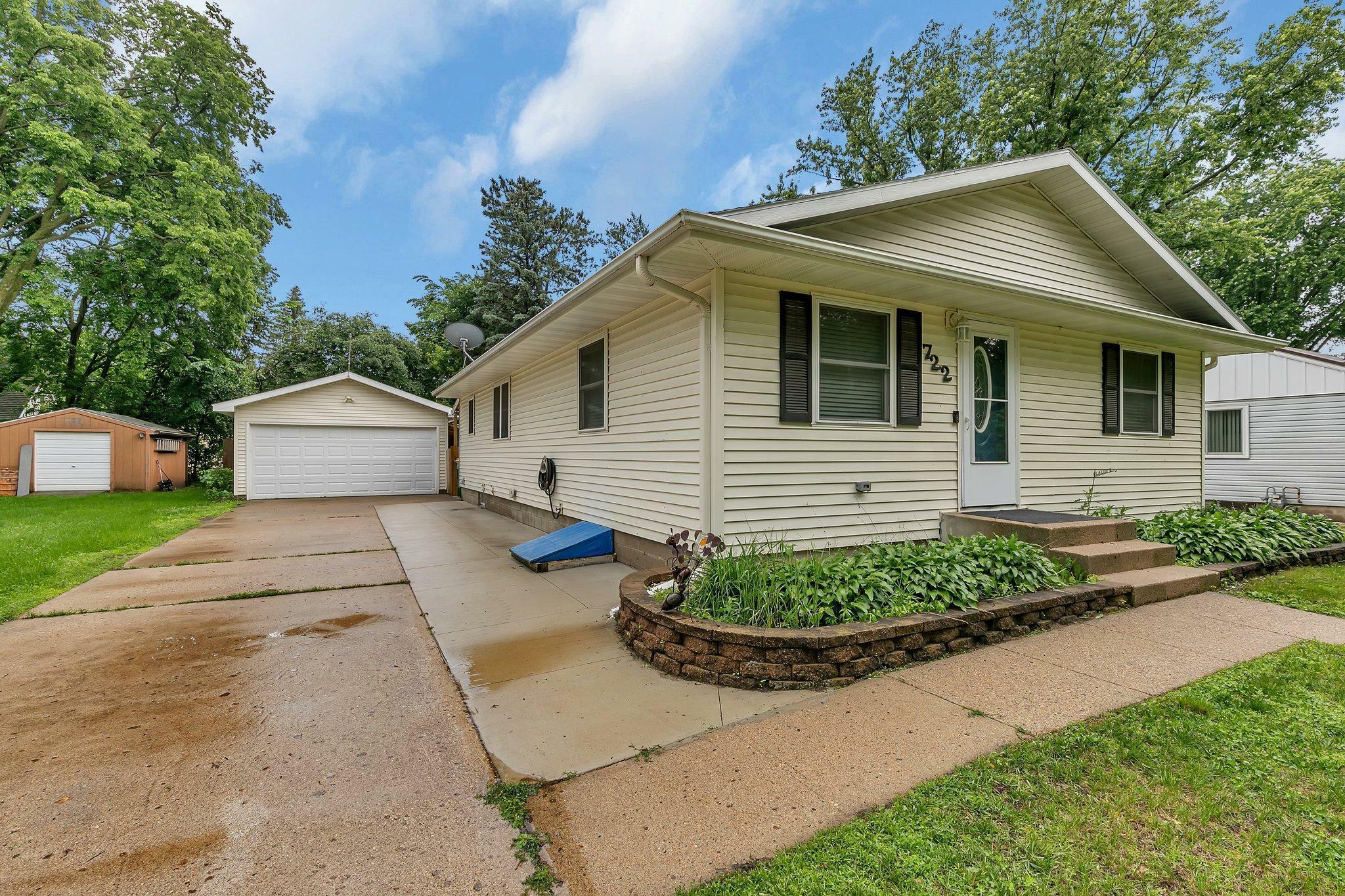 Property Photo:  722 E 4th Street  MN 55355 