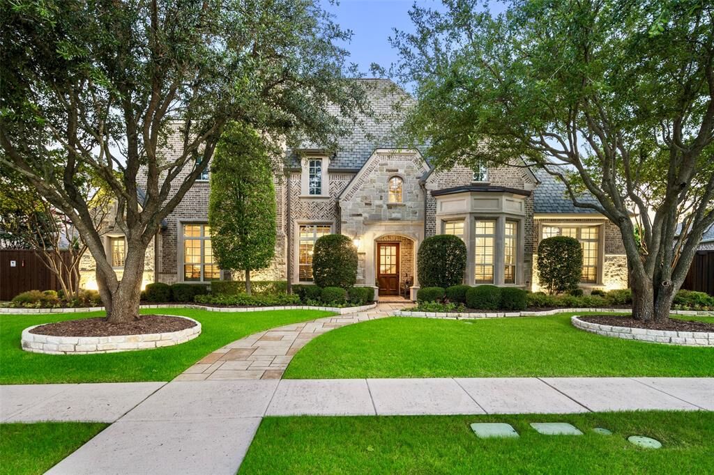Property Photo: 1827 Truscott Lane TX 75013