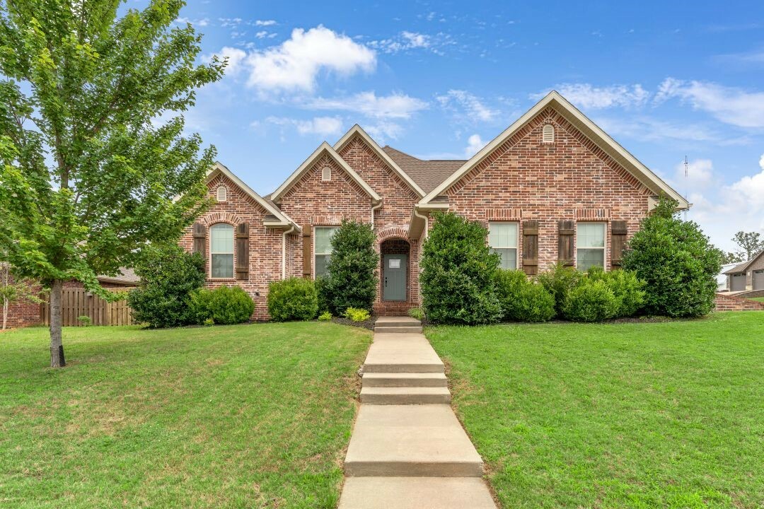 Property Photo: 1315 W Magnolia Street AR 72758