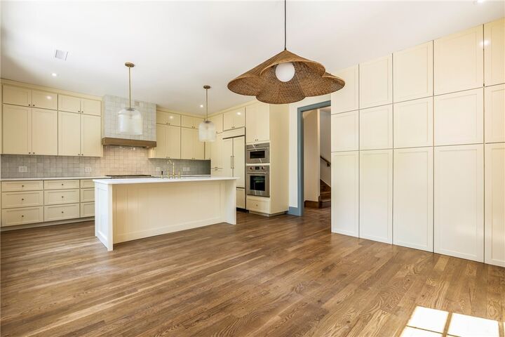 Property Photo:  302 NW 5th Street  AR 72712