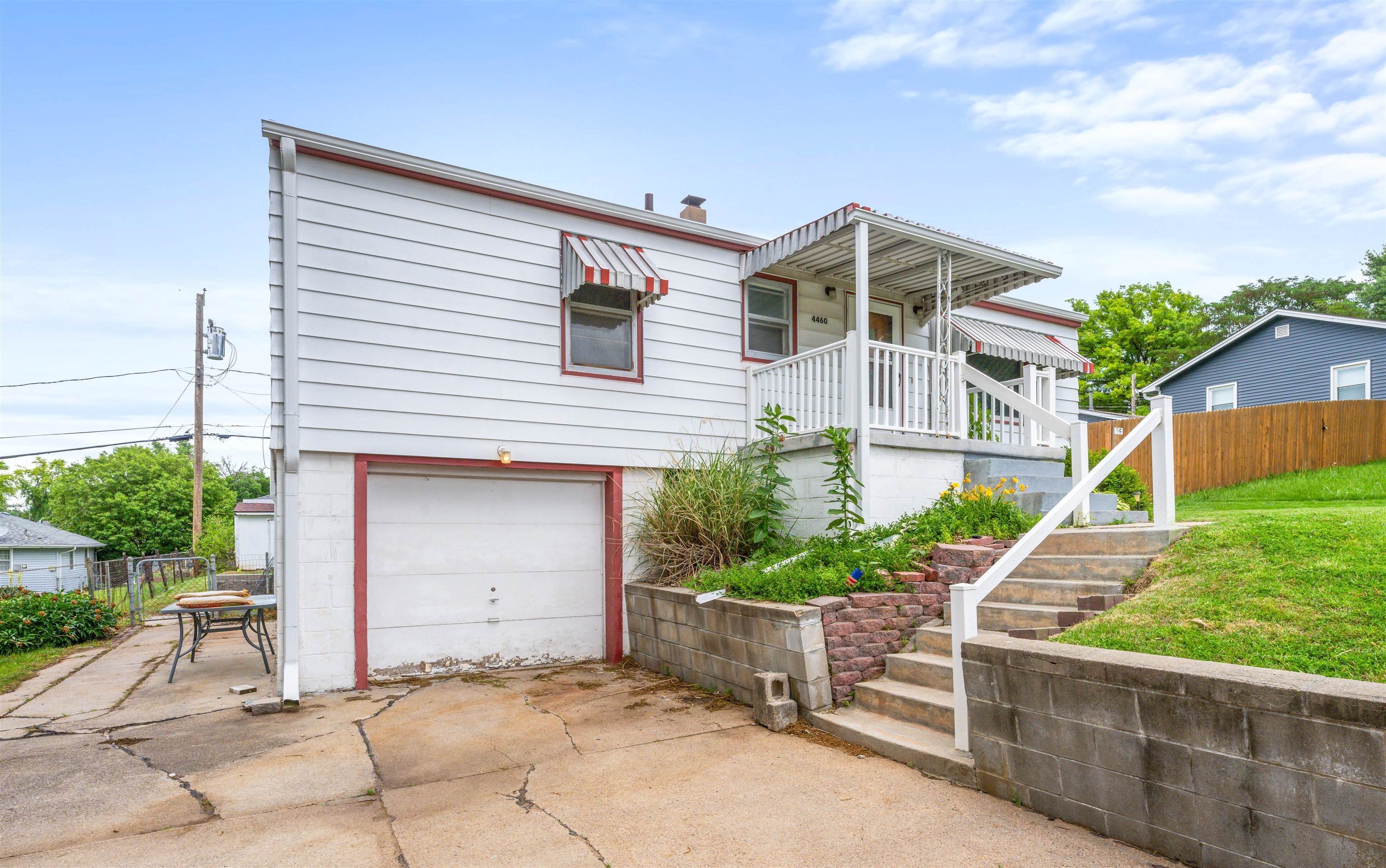 Property Photo: 4460 Hillsdale Avenue NE 68107