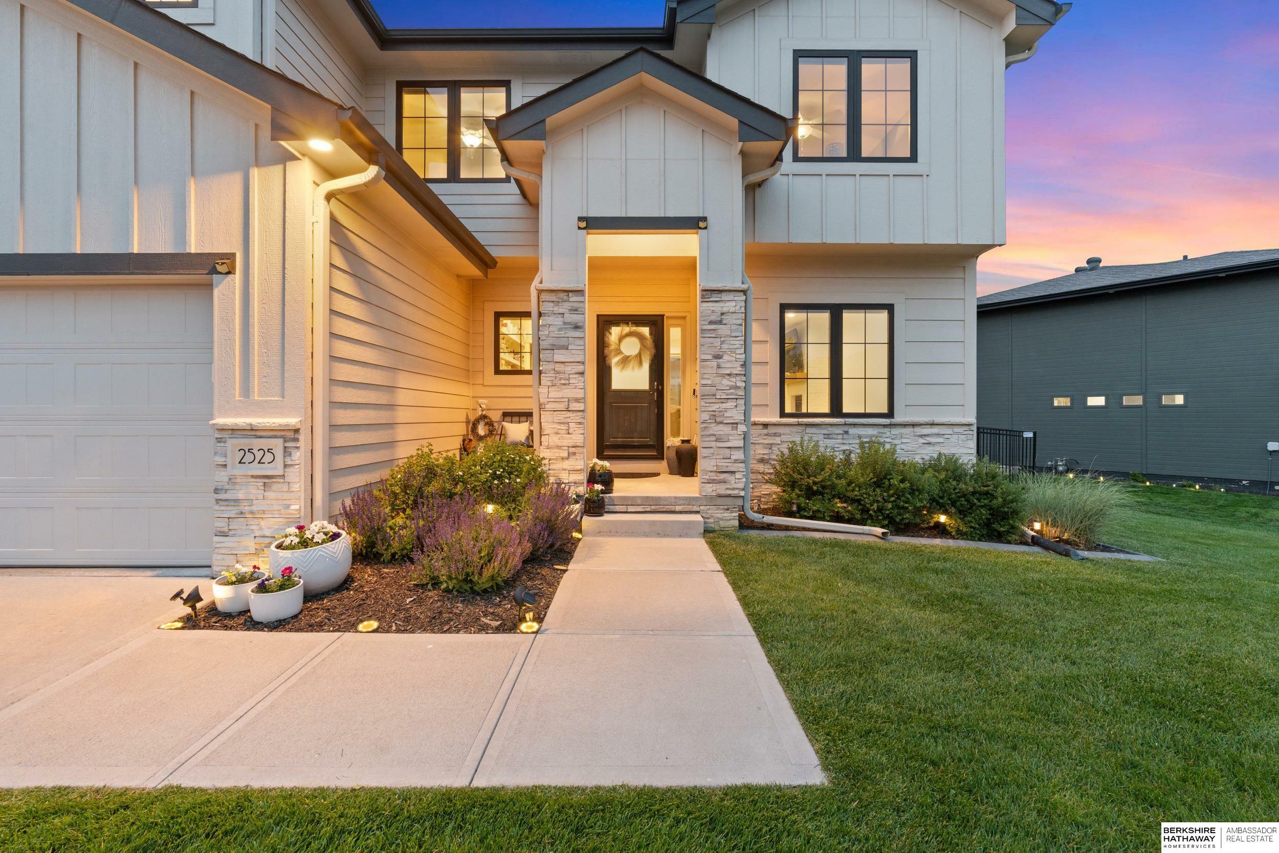 Property Photo: 2525 N 187th Circle NE 68022