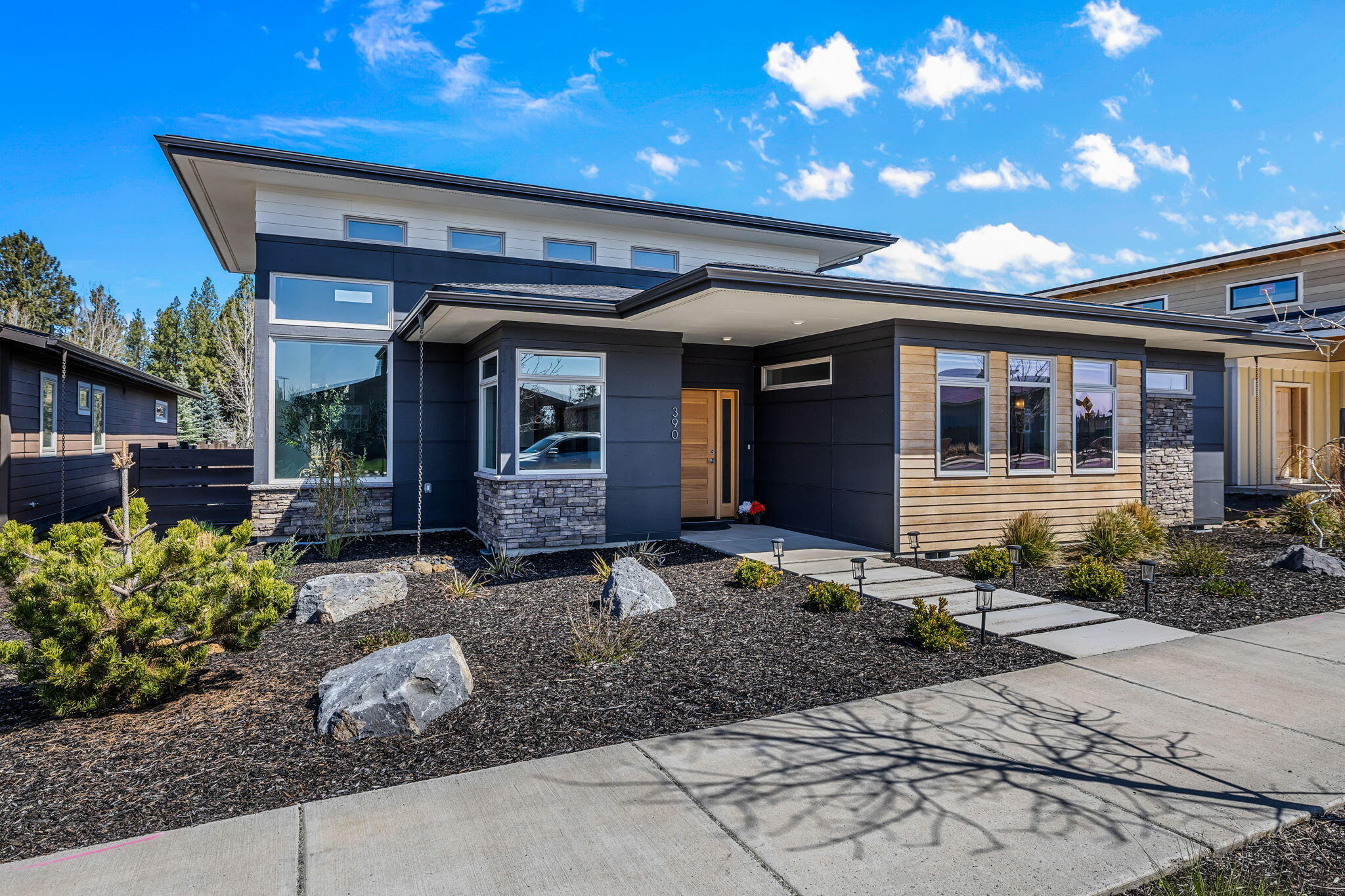 Property Photo:  390 E Diamond Peak Avenue  OR 97759 