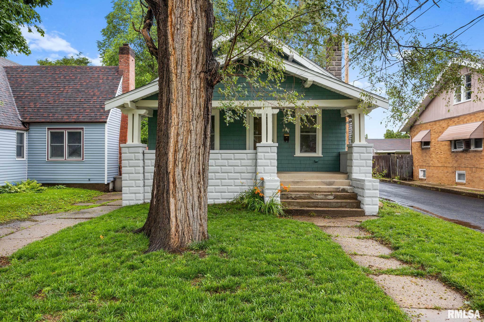 Property Photo: 2017 W Laura Avenue IL 61604