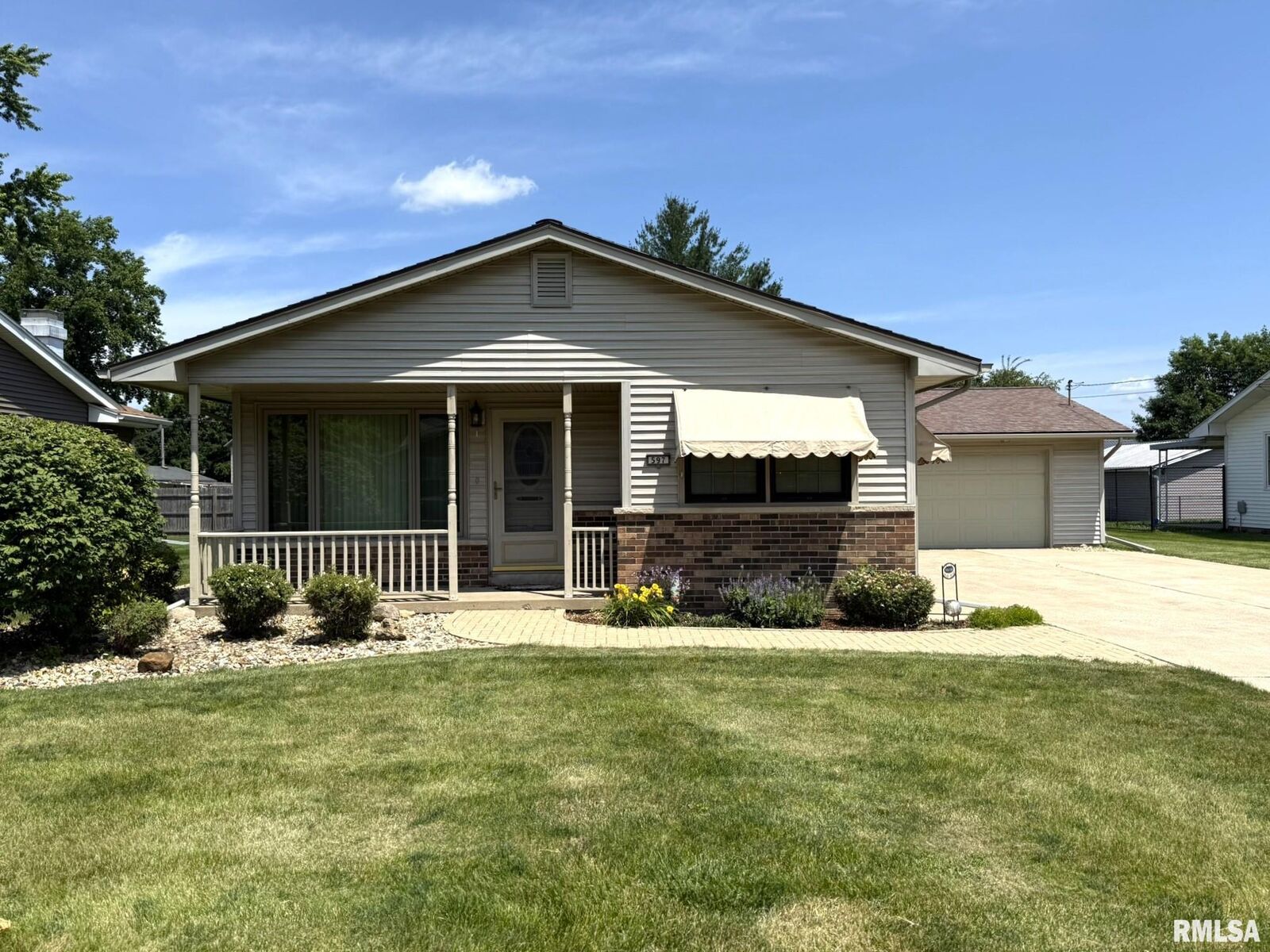 Property Photo:  597 Walnut Street  IL 61448 