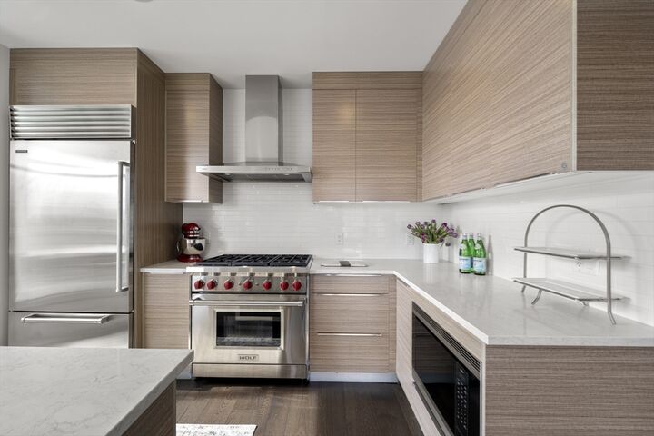 Property Photo:  14 West Broadway 707  MA 02127