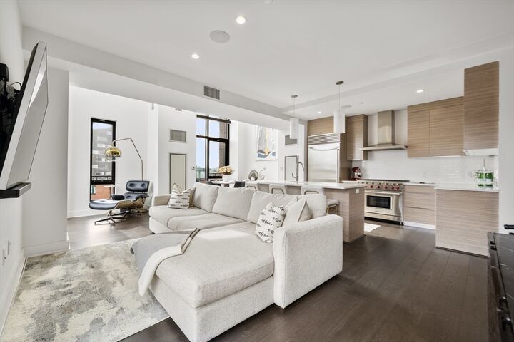 Property Photo:  14 West Broadway 707  MA 02127 