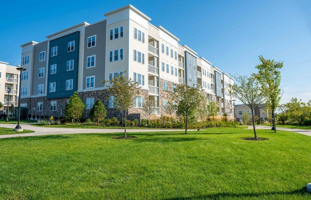Property Photo:  6 Stratton Drive 407  MA 01801 