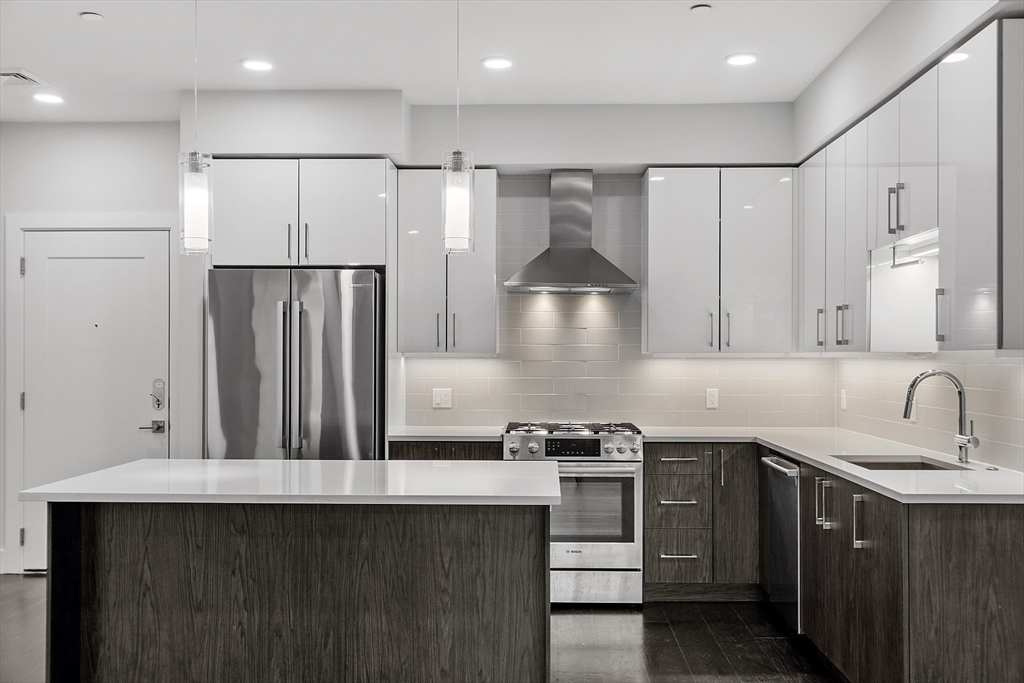 Property Photo: 124 Highland Ave 304 MA 02143