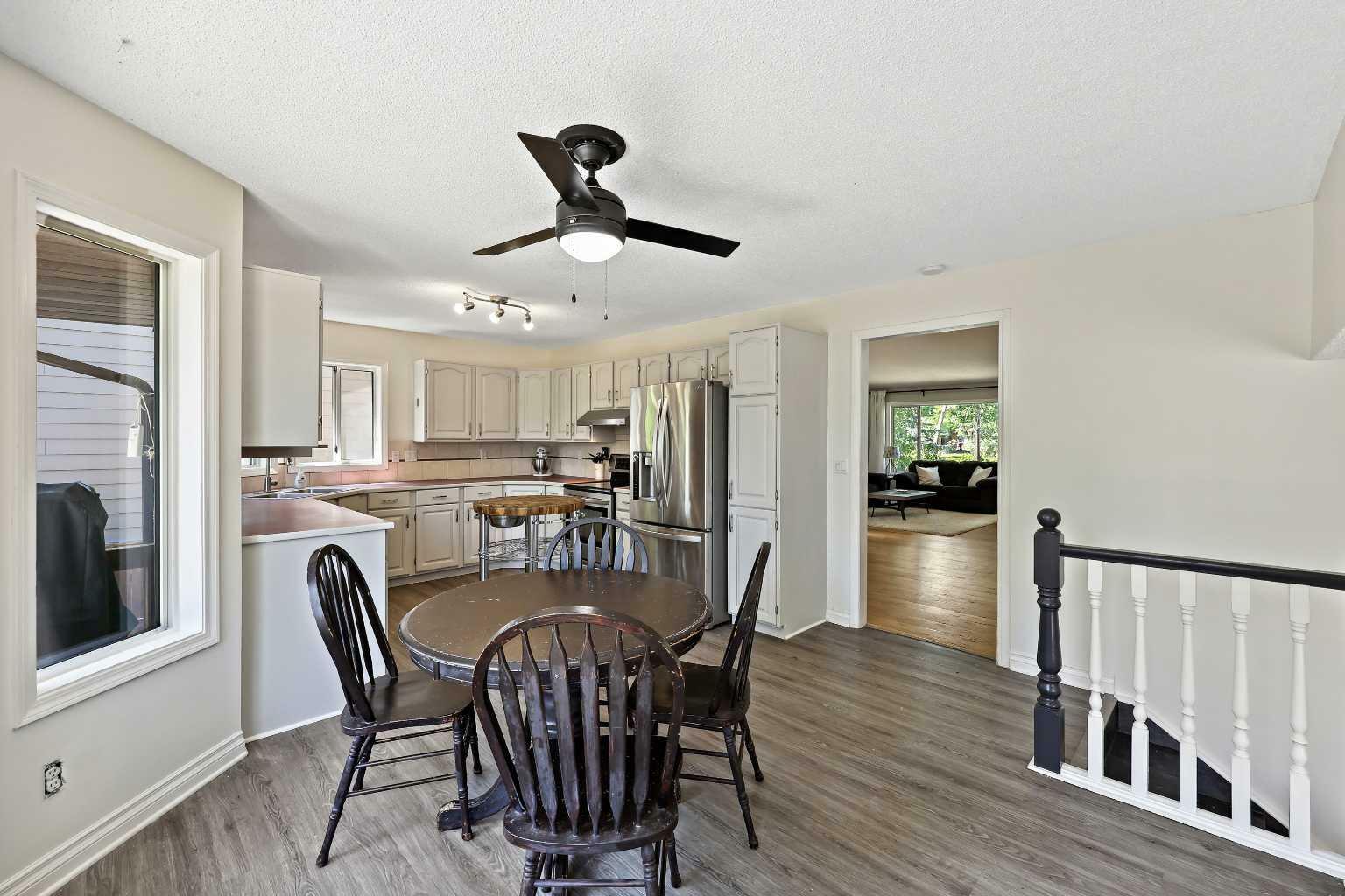 Property Photo: 216 Scenic Hill Close NW AB T3L 1P3