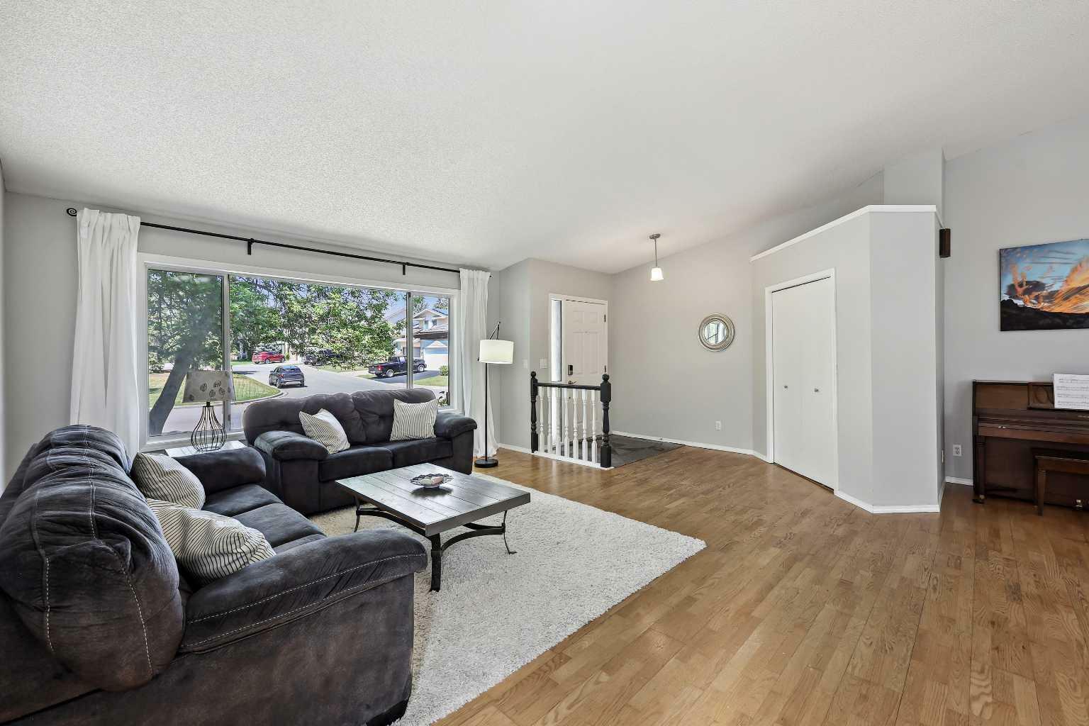 Property Photo: 216 Scenic Hill Close NW AB T3L 1P3