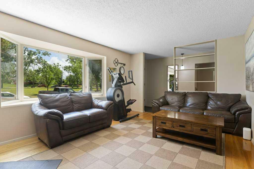 Photo de la propriété: 2128 Mackid Crescent NE AB T2E 6B4