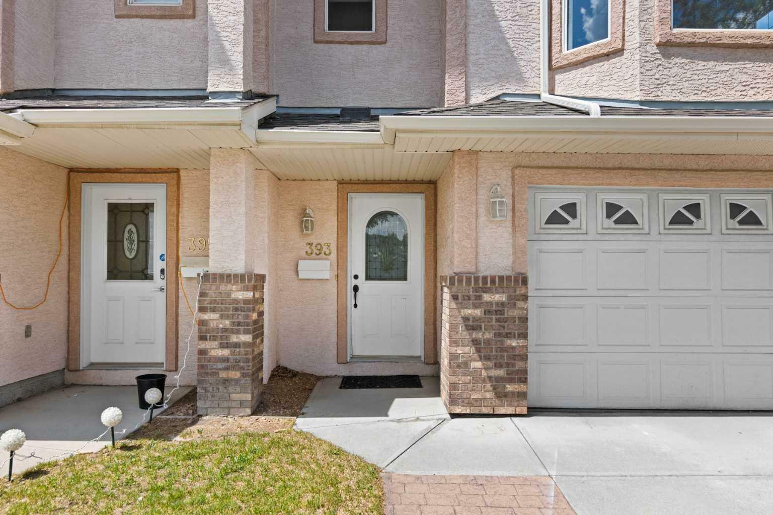 Property Photo:  393 Northmount Drive NW  AB T2K 3H4 