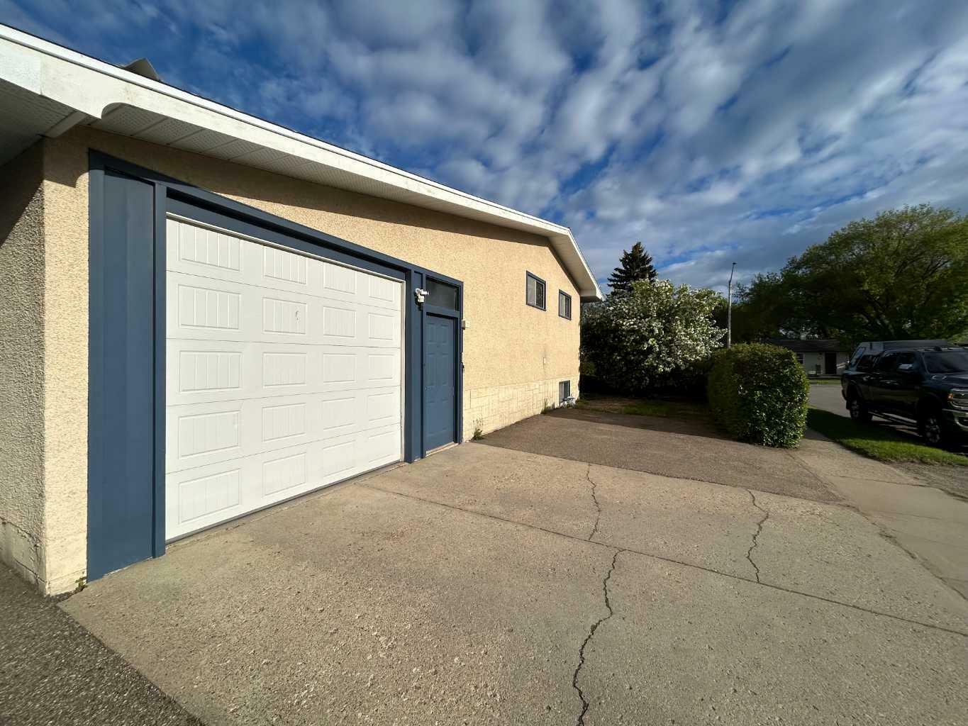 Property Photo: 5210 Waghorn AB T0M 0J0