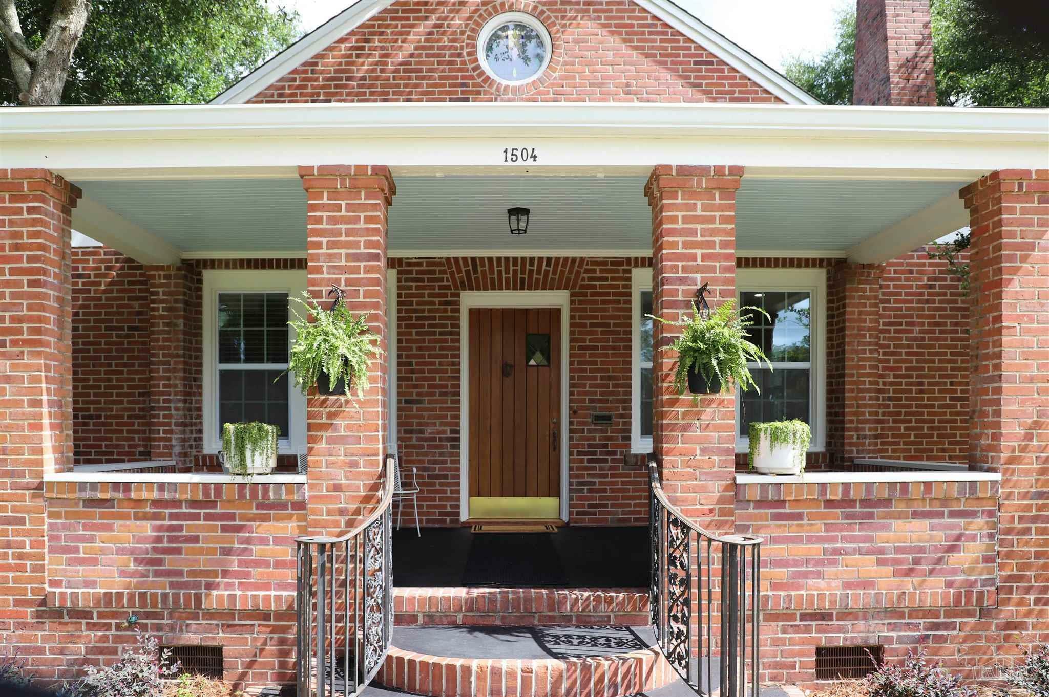 Property Photo: 1504 E Bobe St FL 32503
